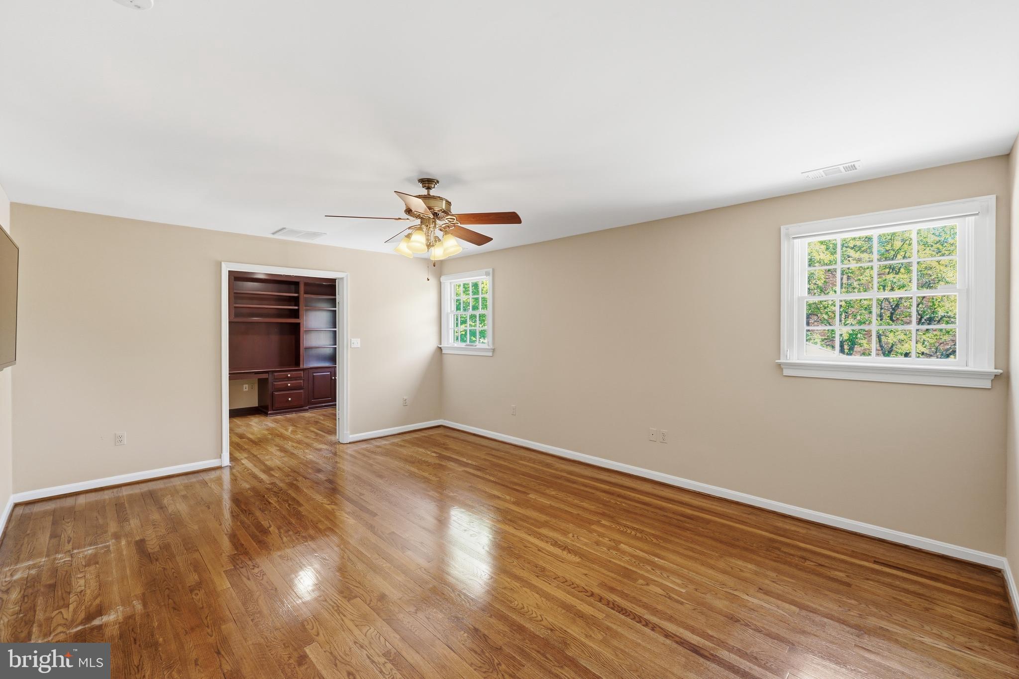 9904 Hall Road Potomac, MD 20854 - Photo 15 of 37 Primary Bedroom