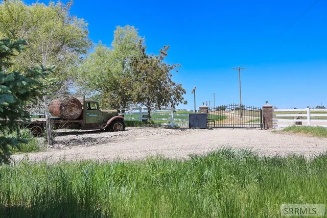 $1,100,000 | 651 South 1300 West, Pingree, ID 83262