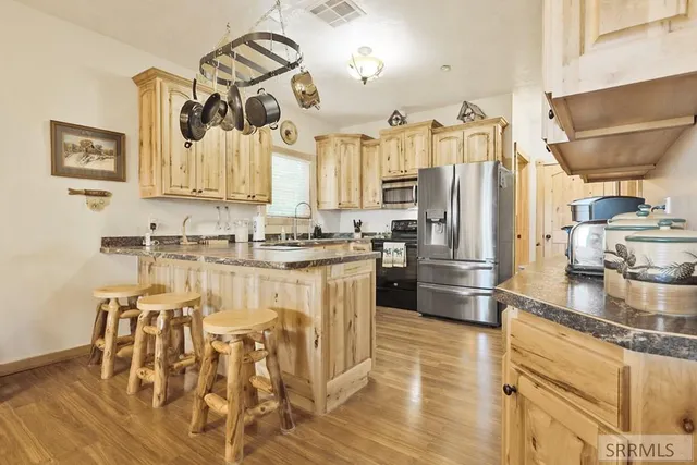 $1,100,000 | 651 South 1300 West, Pingree, ID 83262