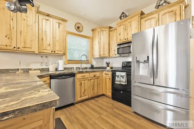 $1,100,000 | 651 South 1300 West, Pingree, ID 83262