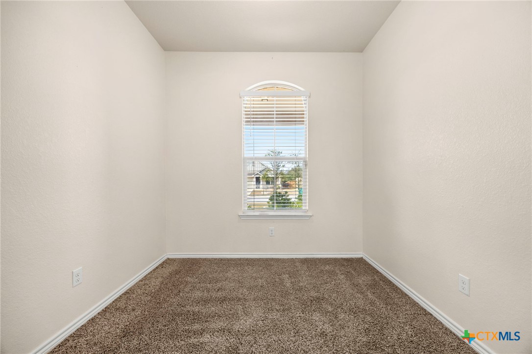 5927 Galveston Road Belton, TX 76513 - Photo 26 of 39 an empty room with a window