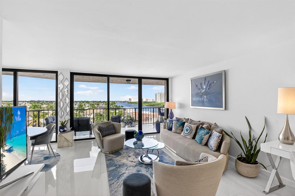 899 Jeffery Street, Unit 710 Boca Raton, FL 33487 - Photo 4 of 44 a living room with furniture and a large window