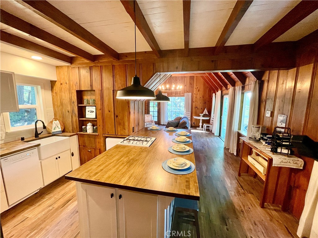 269 Hillside Road Lake Arrowhead, CA 92352 - Photo 21 of 41