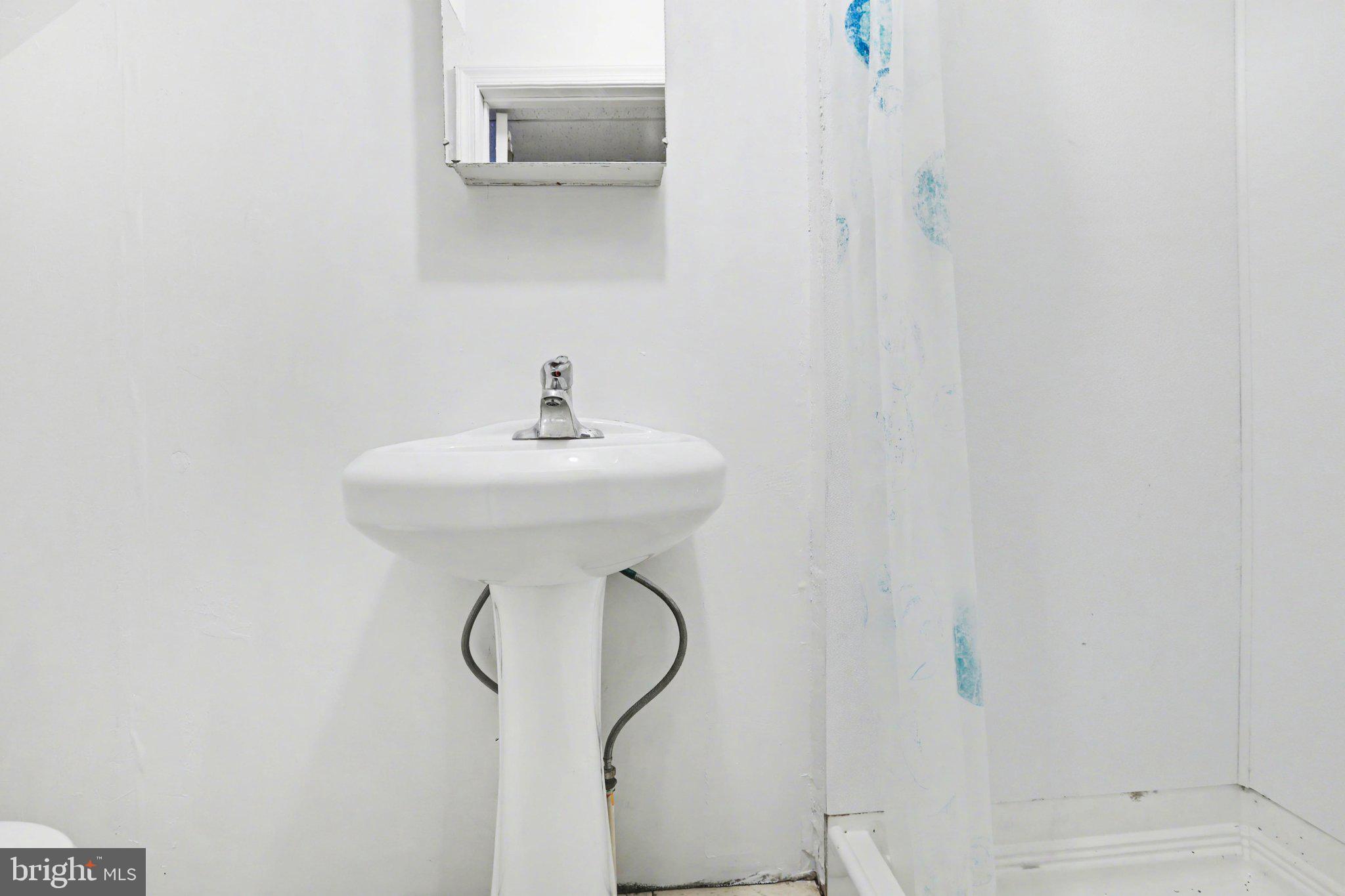 335 Cape Climb York, PA 17408 - Photo 29 of 34 Bright and minimalistic bathroom space.