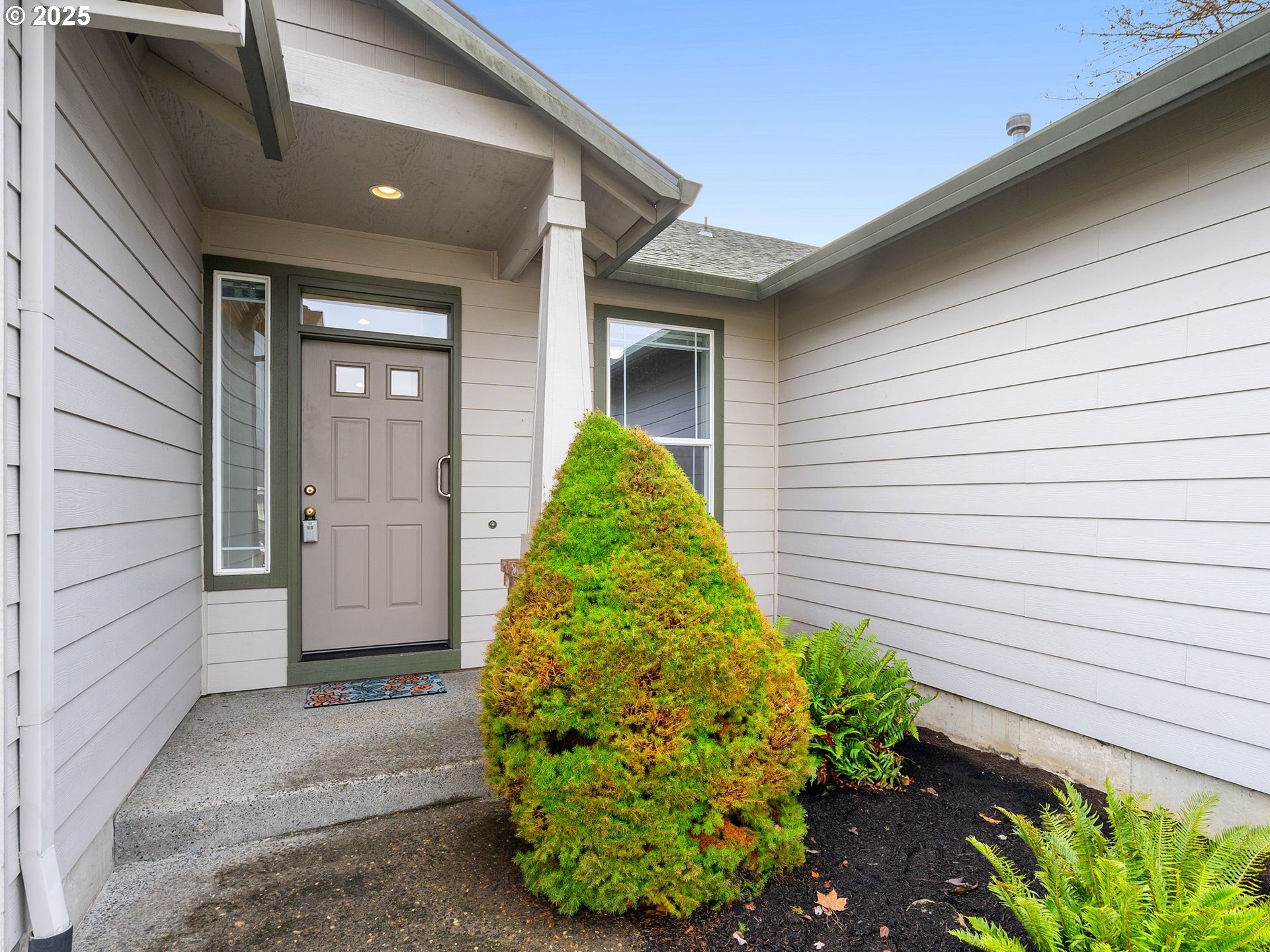 3956 Southeast 30th Street Gresham, OR 97080 - Photo 4 of 48 a view of a backyard