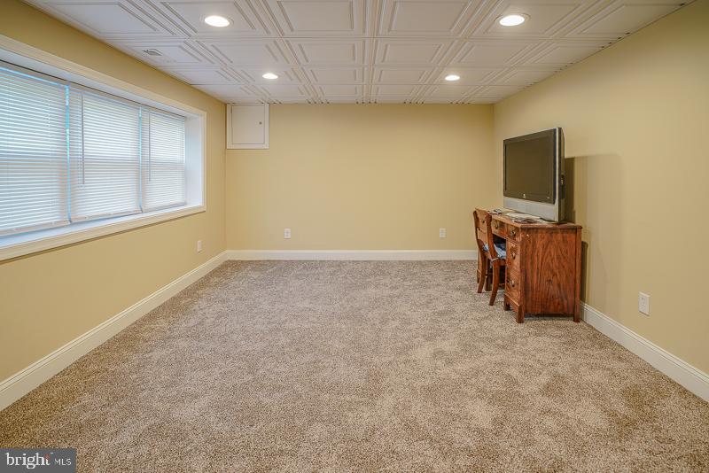 12812 Elnora Road Philadelphia, PA 19154 - Photo 35 of 44