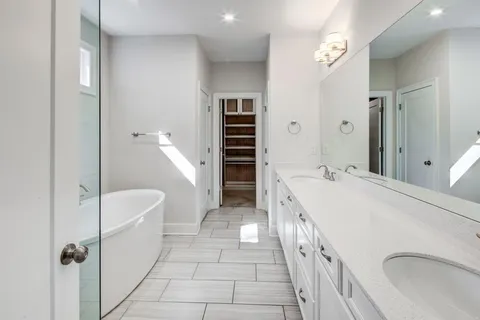 $950,000 | 4640 Vinings Cyn Bend Southeast, Atlanta, GA 30339