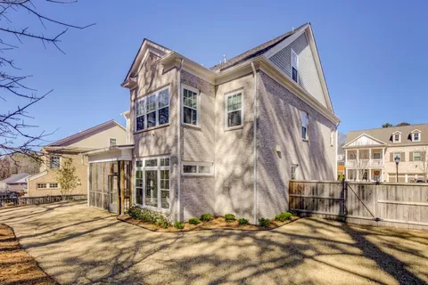 $950,000 | 4640 Vinings Cyn Bend Southeast, Atlanta, GA 30339