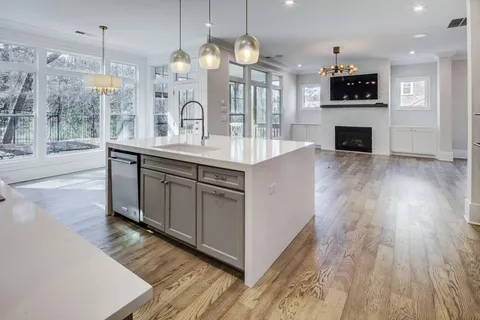 $950,000 | 4640 Vinings Cyn Bend Southeast, Atlanta, GA 30339