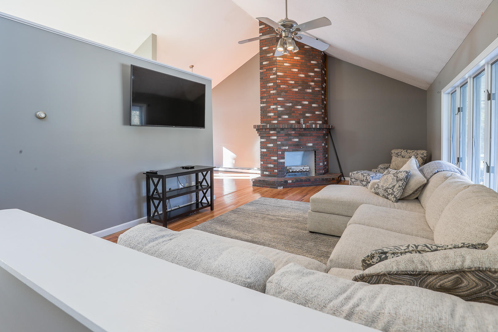 135 Ridgeview Drive Bangor, ME 04401 - Photo 10 of 37 Living Room