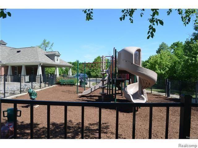 27978 Declaration Drive Novi, MI 48377 - Photo 10 of 15