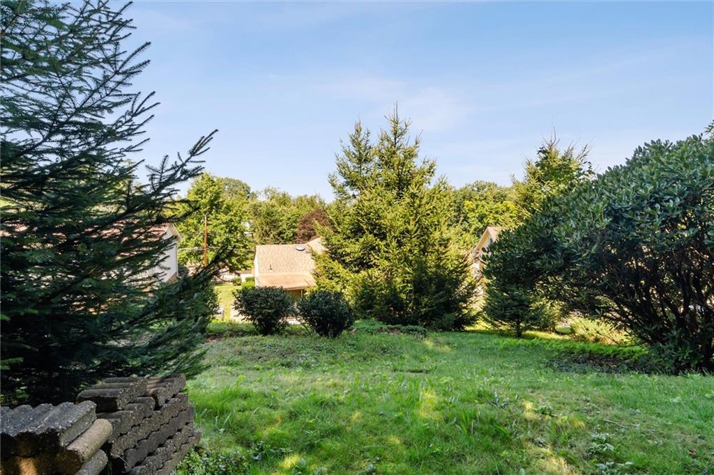 1616 Glenbrook Avenue Coraopolis, PA 15108 - Photo 28 of 31 a view of a yard