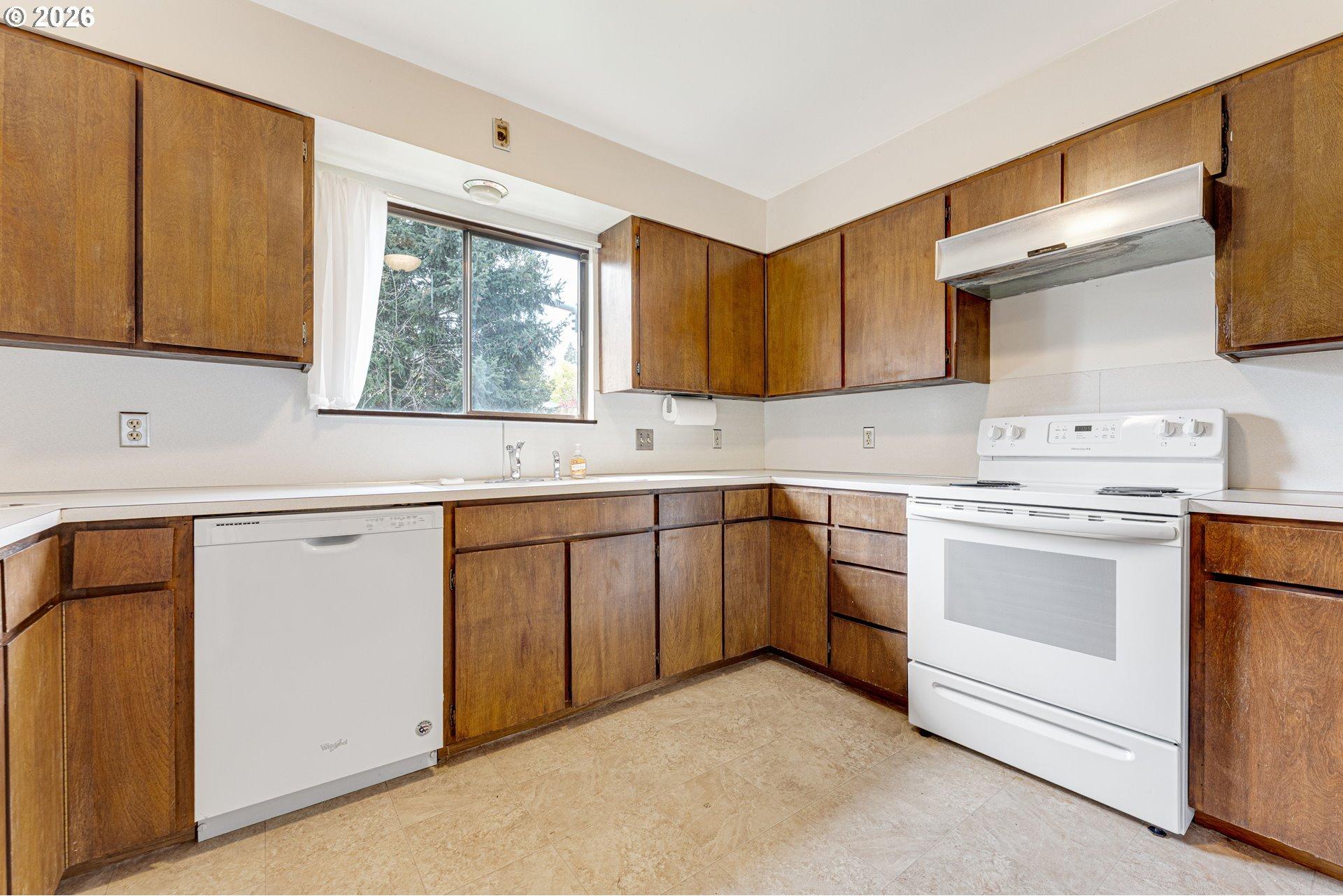 6802 Southwest Canyon Road Portland, OR 97225 - Photo 3 of 36 Gallery Image 3