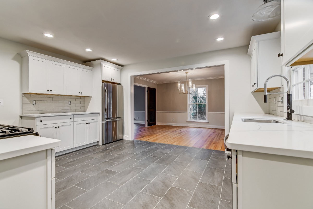 2136 Huntleigh Road Springfield, IL 62704 - Photo 9 of 24
