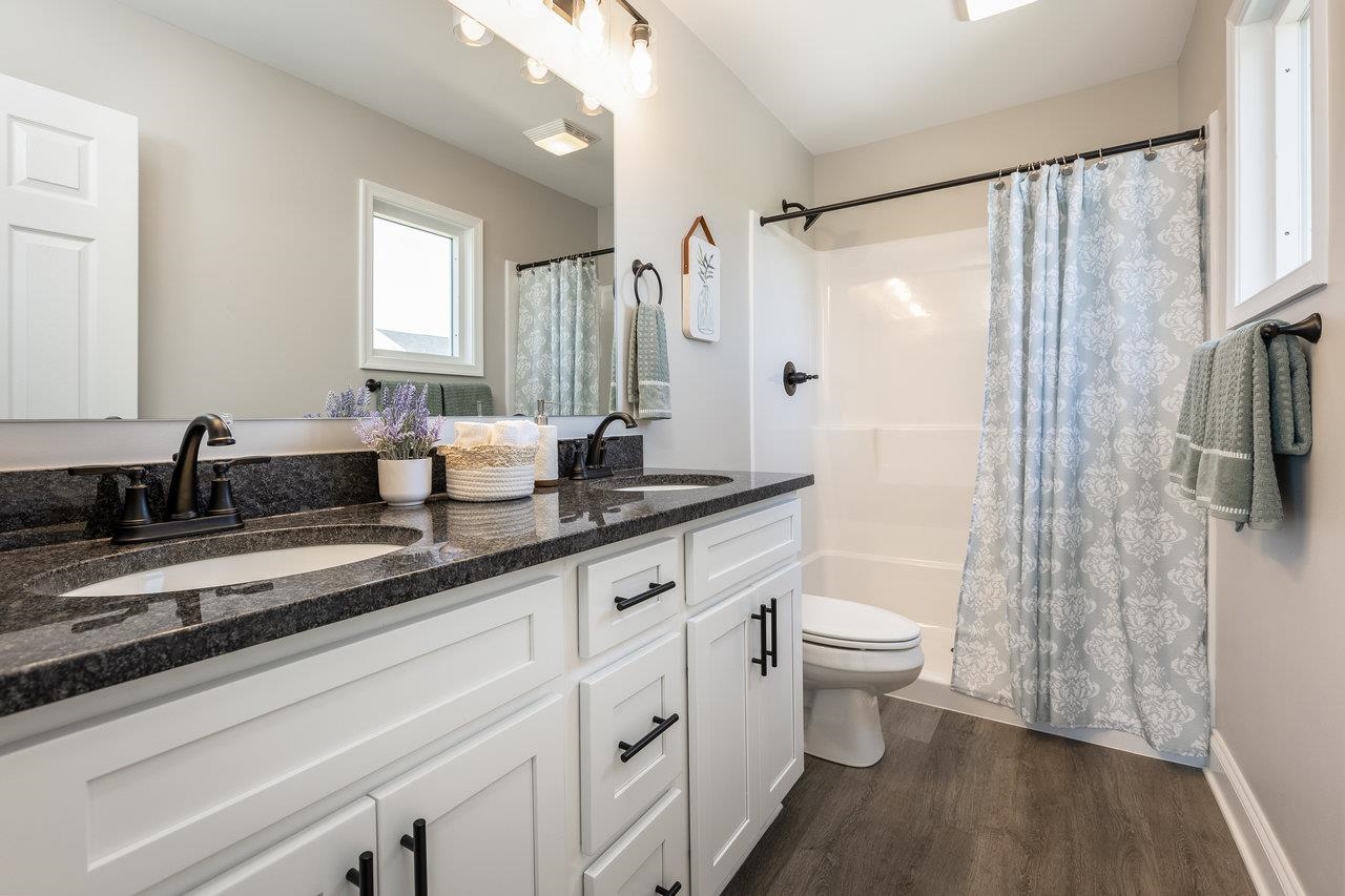 618 Zephyr Drive Harrisonburg, VA 22801 - Photo 13 of 21 Primary Bathroom