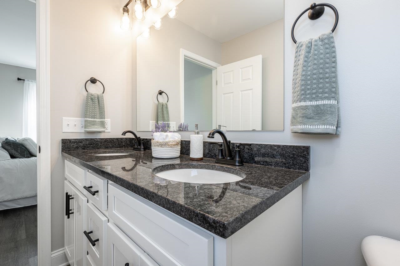 618 Zephyr Drive Harrisonburg, VA 22801 - Photo 14 of 21 Primary Bathroom