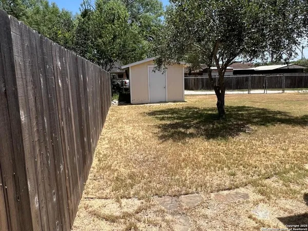 $210,600 | 702 Esplanade, Karnes City, TX 78118