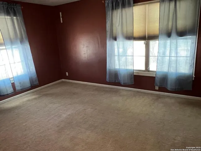 $214,900 | 702 Esplanade, Karnes City, TX 78118