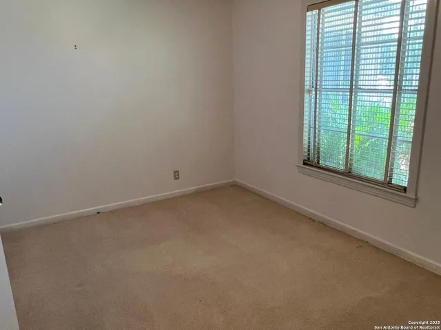 $214,900 | 702 Esplanade, Karnes City, TX 78118