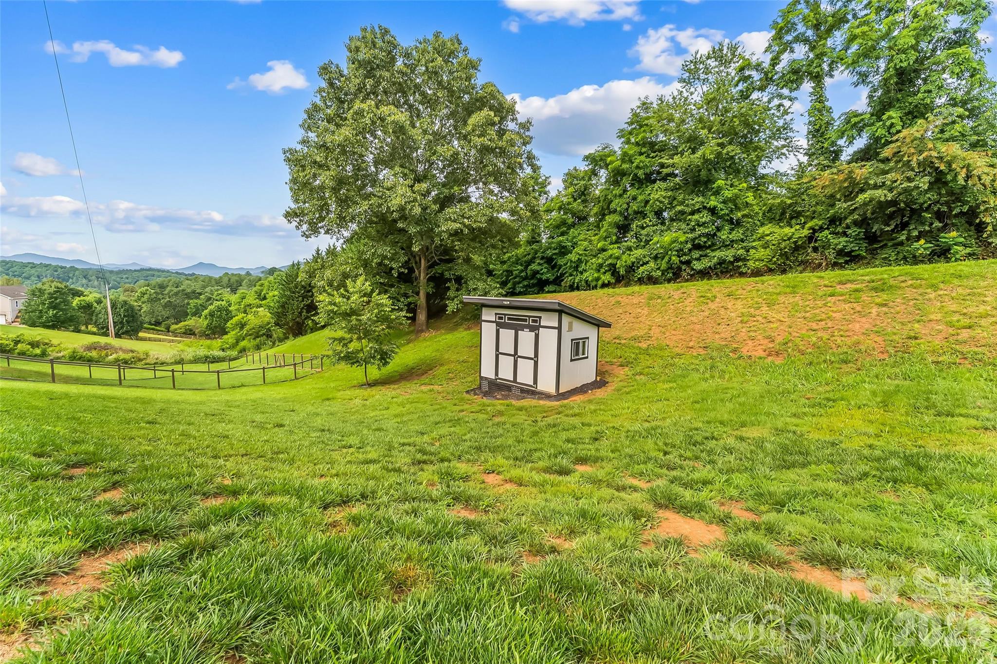 1 Little Oak Road Leicester, NC 28748 - Photo 5 of 34