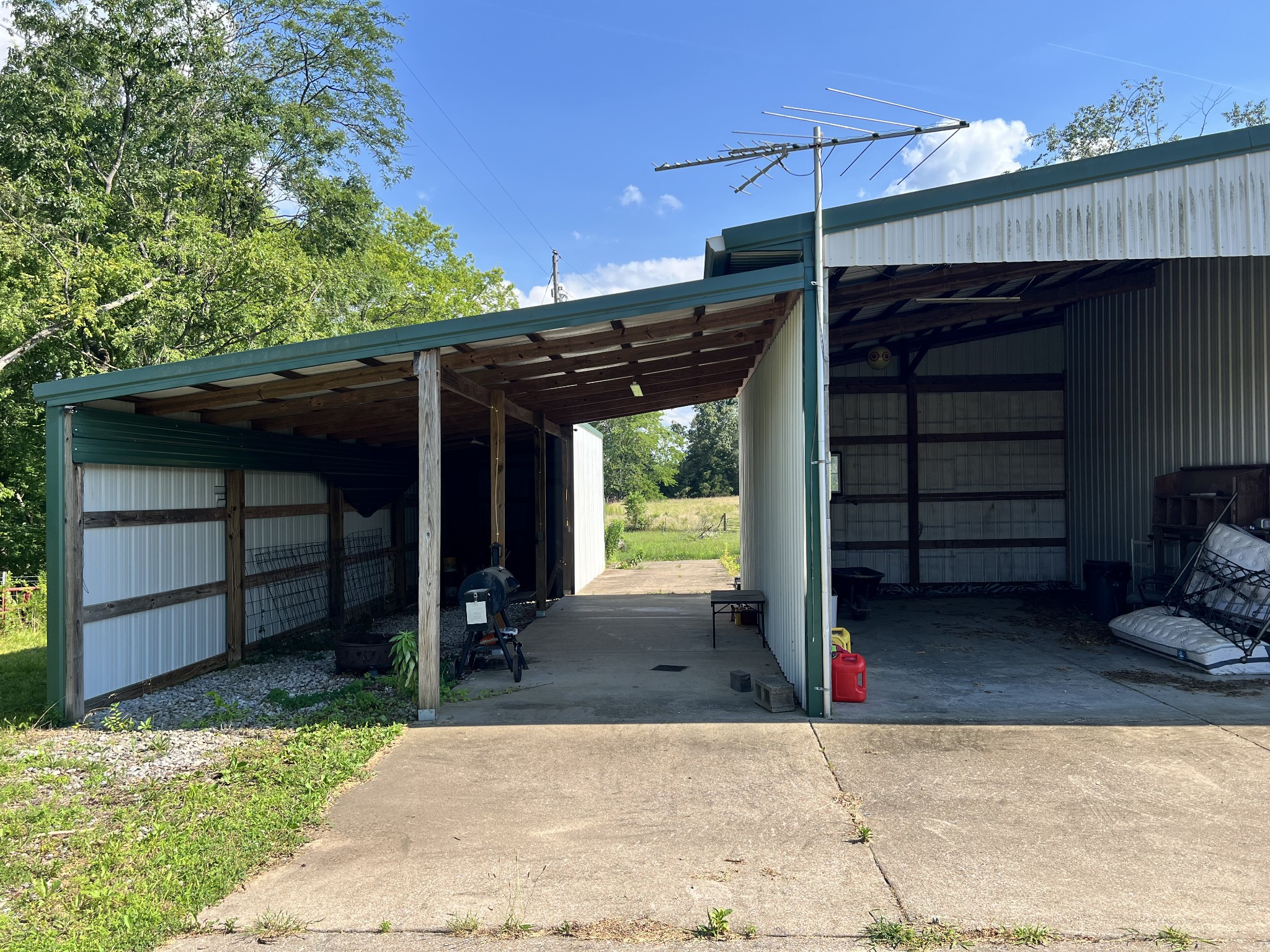 2165 Petty Road Charlotte, TN 37036 - Photo 41 of 75