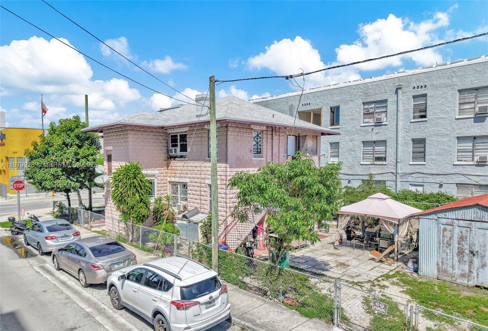 676-119 Southwest 1st Street Miami, FL 33130 - Photo 6 of 7 a front view of a house with garden