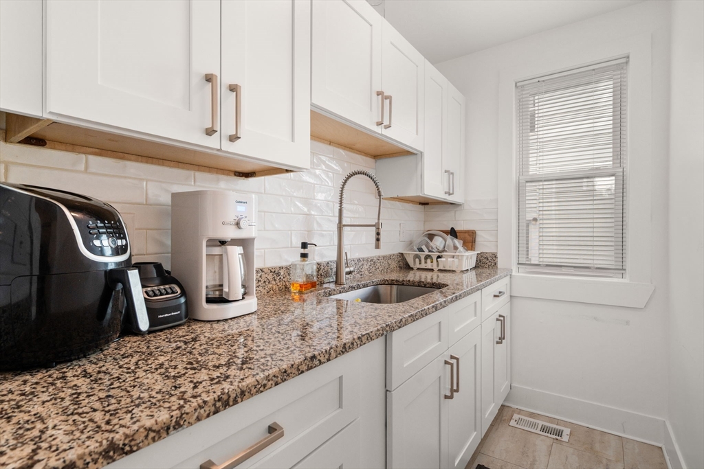 252 Shaw Street Lowell, MA 01851 - Photo 18 of 27