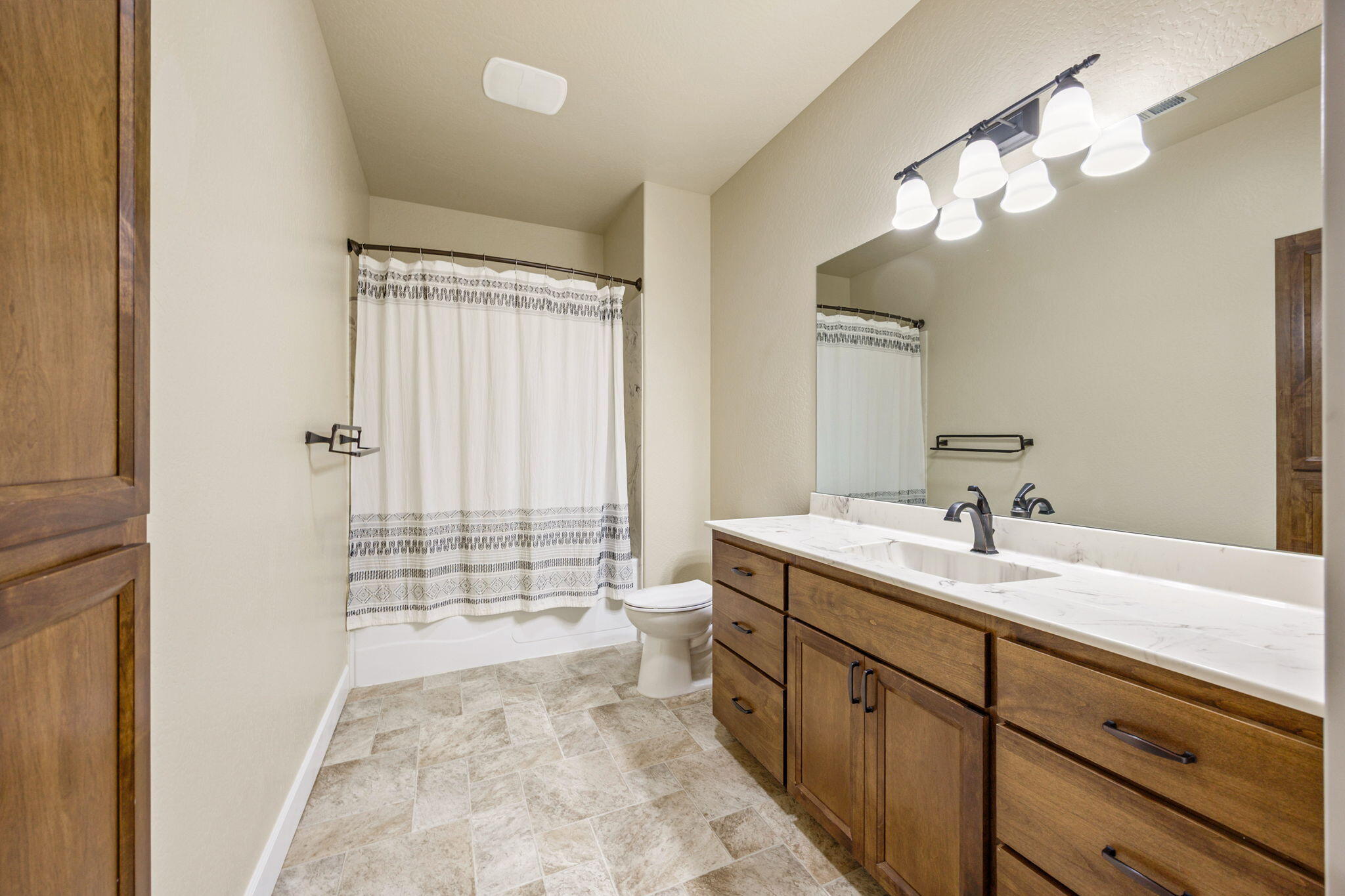 1436 North Haskell Street Central Point, OR 97502 - Photo 21 of 29 ApxNH (35)