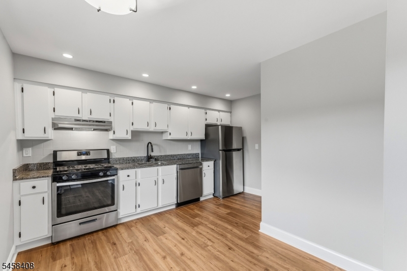 850 Robin Road Hillsborough, NJ 08844 - Photo 7 of 36 Gallery Image 7