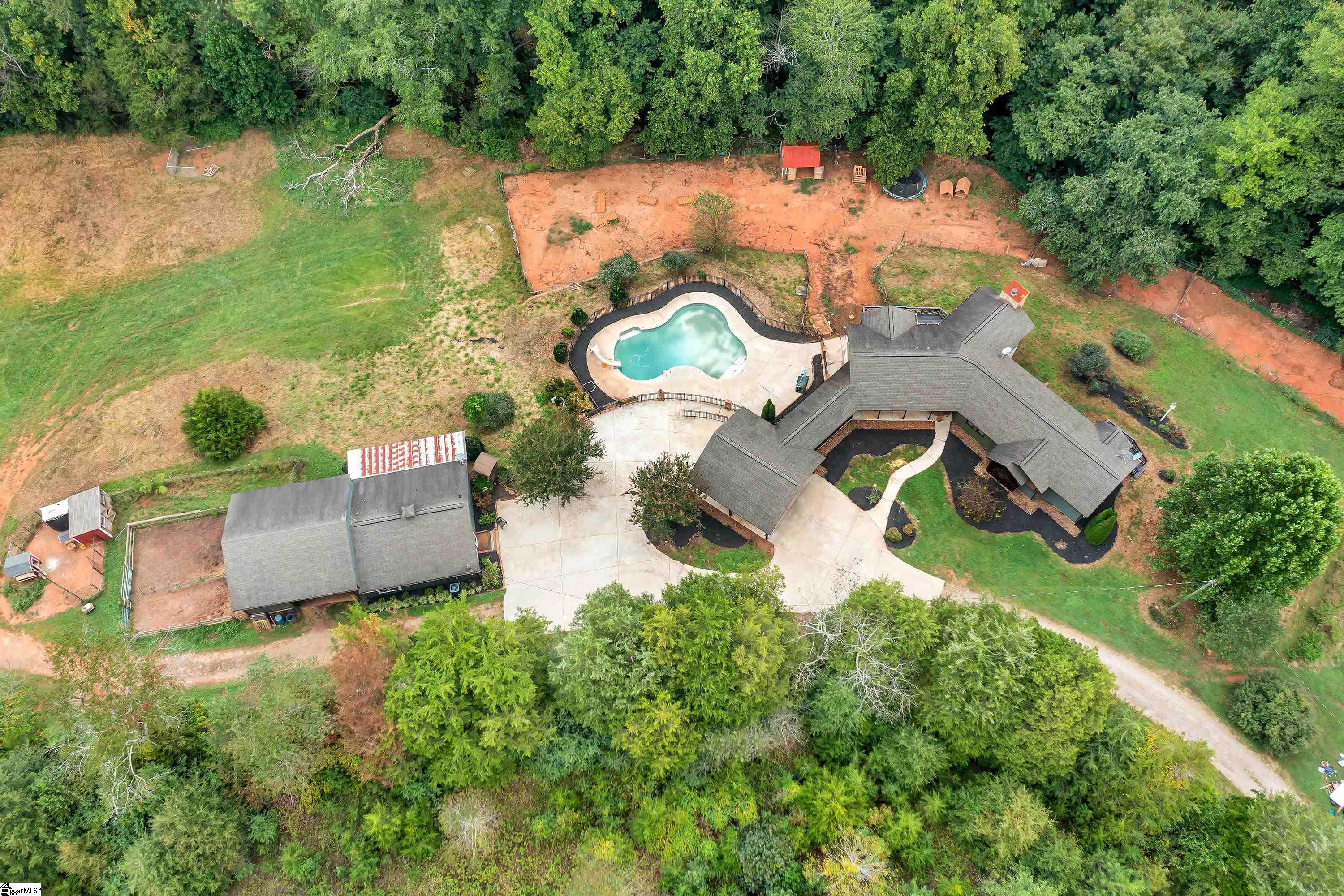 940 Christopher Road Campobello, SC 29322 - Photo 3 of 35