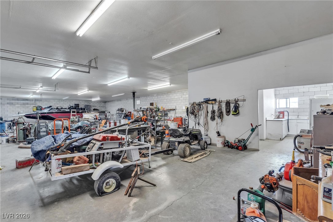 825 West Ryan Avenue Overton, NV 89040 - Photo 17 of 88 Garage with a workshop area