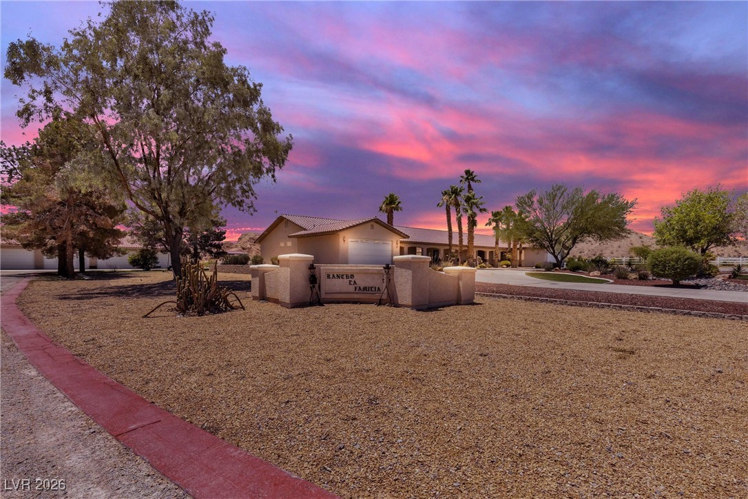 825 West Ryan Avenue Overton, NV 89040 - Photo 4 of 88 View of front facade with a fenced front yard and stucco siding