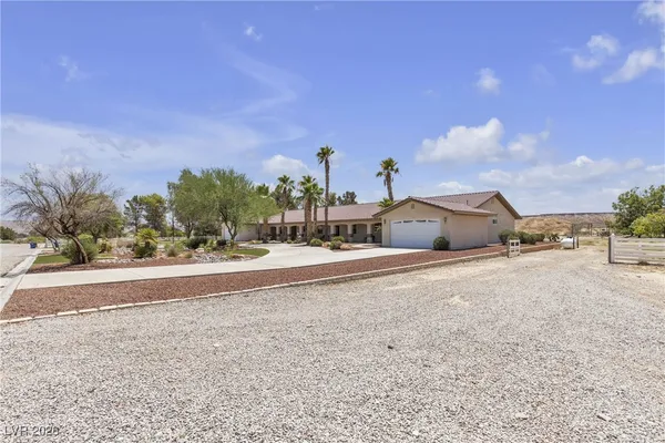 $800,000 | 825 West Ryan Avenue, Overton, NV 89040