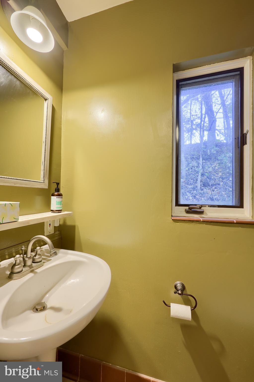 1023 Gypsy Hill Road Lancaster, PA 17602 - Photo 28 of 51 Master bedroom powder room