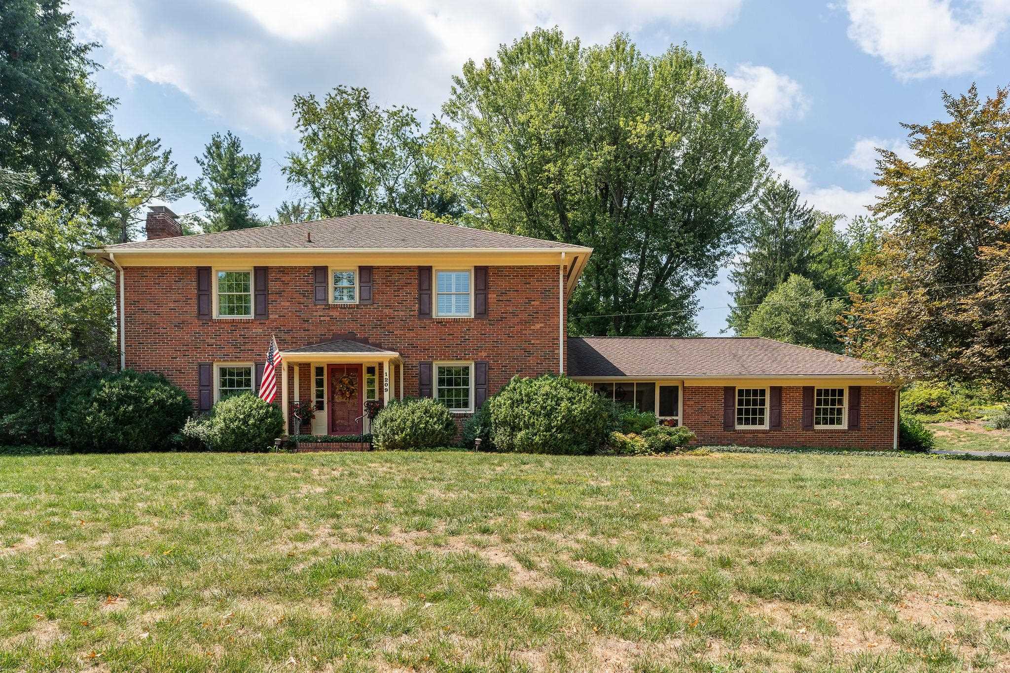 1209 Meadowbrook Road Waynesboro, VA 22980 - Photo 2 of 71 Gallery Image 2