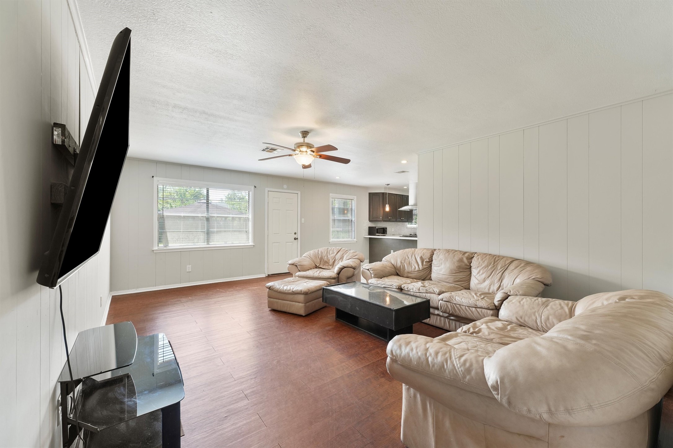 5907 Peg Street Houston, TX 77092 - Photo 4 of 16