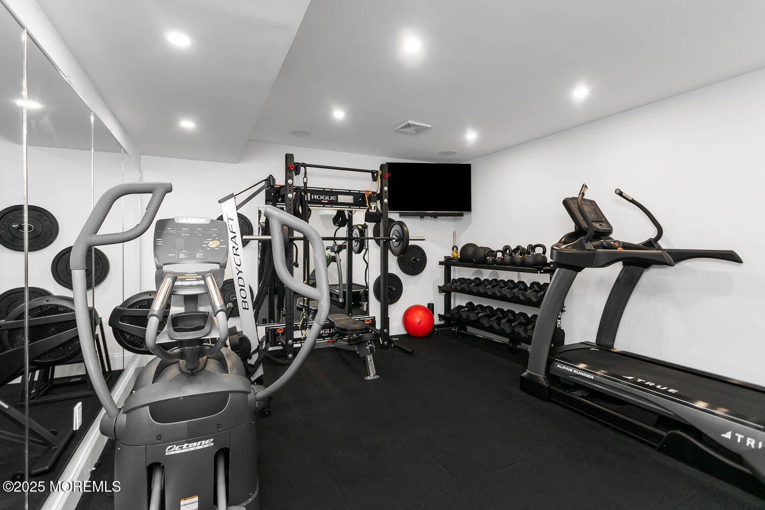 10 Edgewood Road Rumson, NJ 07760 - Photo 28 of 43 a view of a room with gym equipment