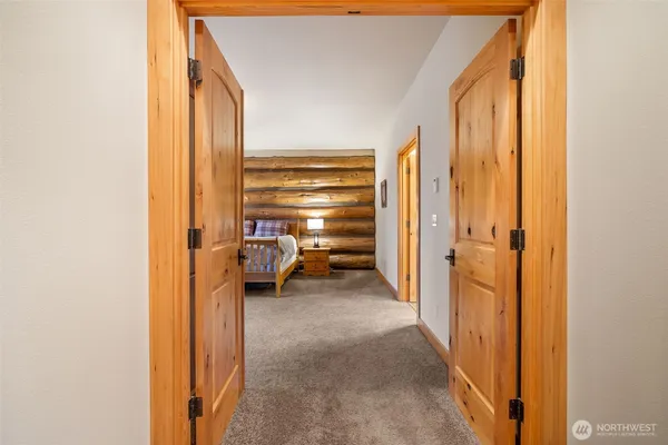 a view of a bedroom with a furniture and the entryway