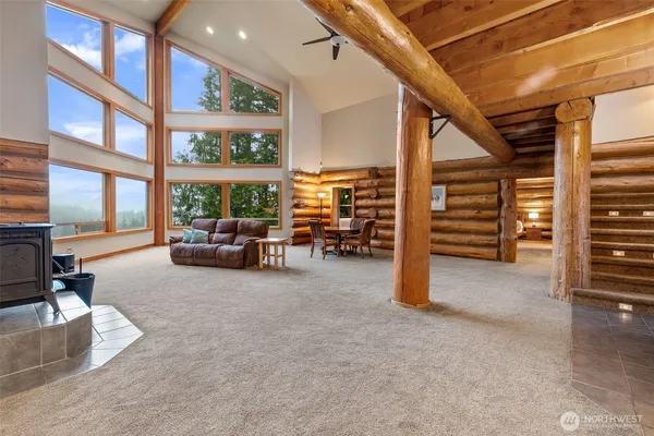 a view of a livingroom with furniture