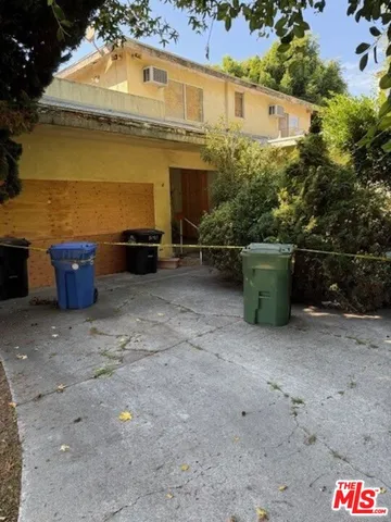 a view of a house with outdoor space