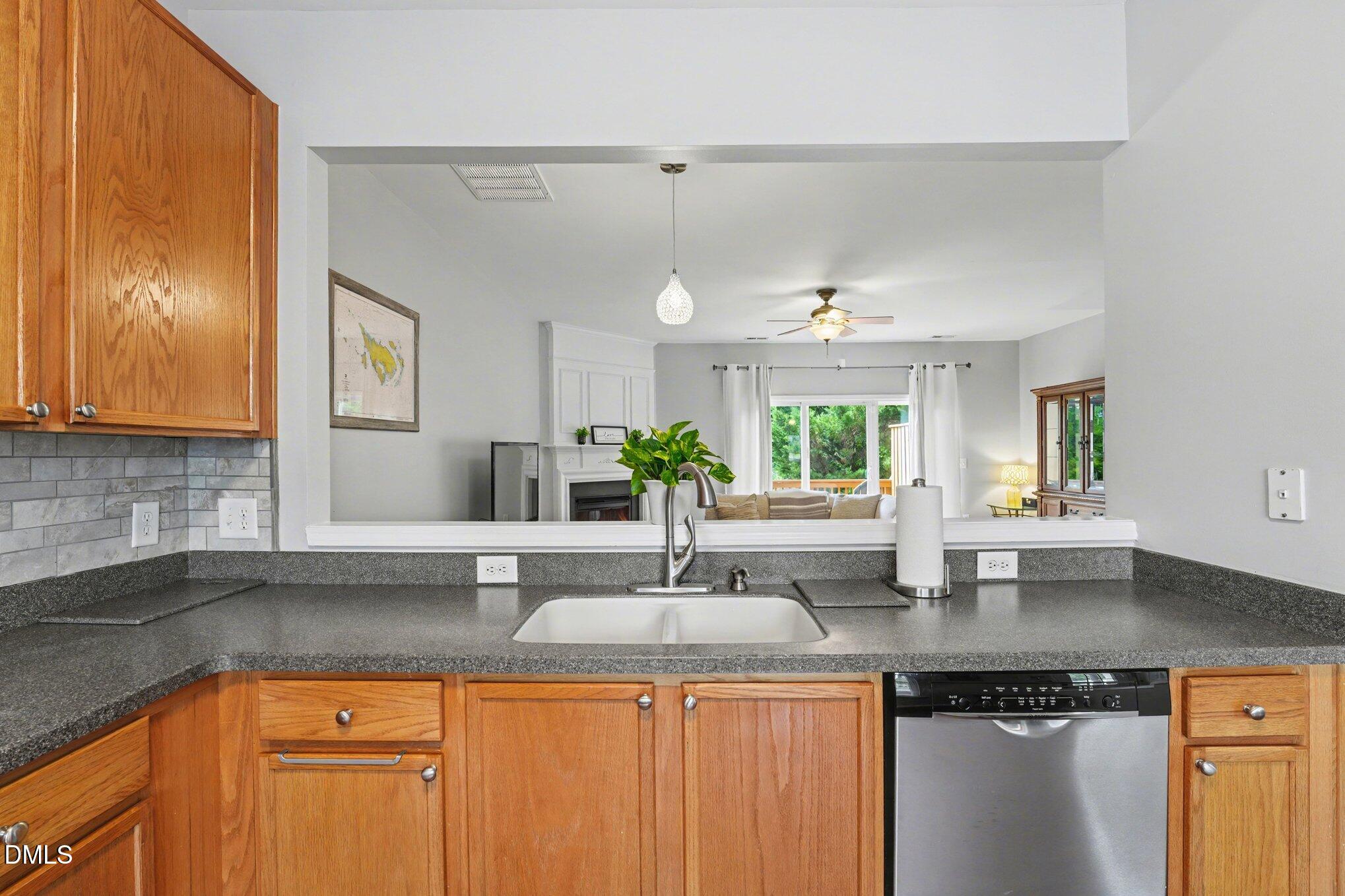 8507 Mt Valley Lane Raleigh, NC 27613 - Photo 7 of 29 007_file_1498