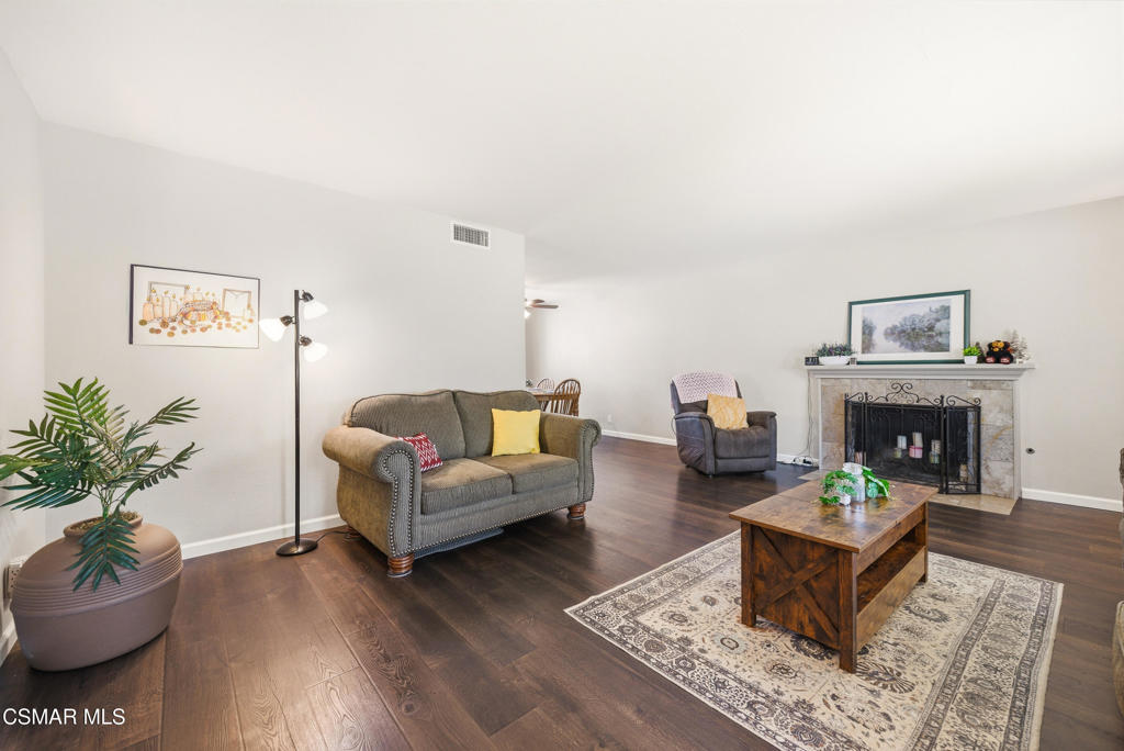 6524 Menlo Street Simi Valley, CA 93063 - Photo 6 of 51