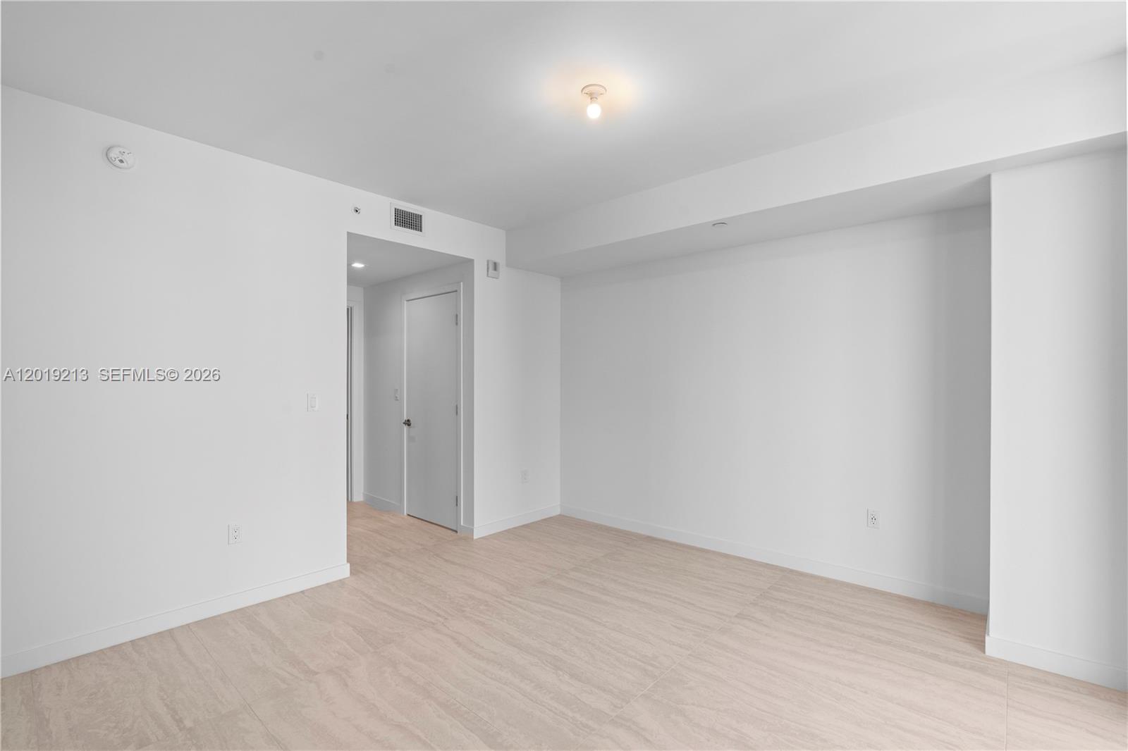 77 Southeast 5th, Unit 3702 Miami, FL 33131 - Photo 32 of 63 a view of an empty room