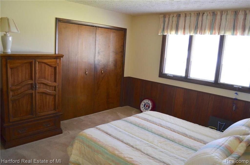 30098 Richmond Road Farmington Hills, MI 48334 - Photo 26 of 61