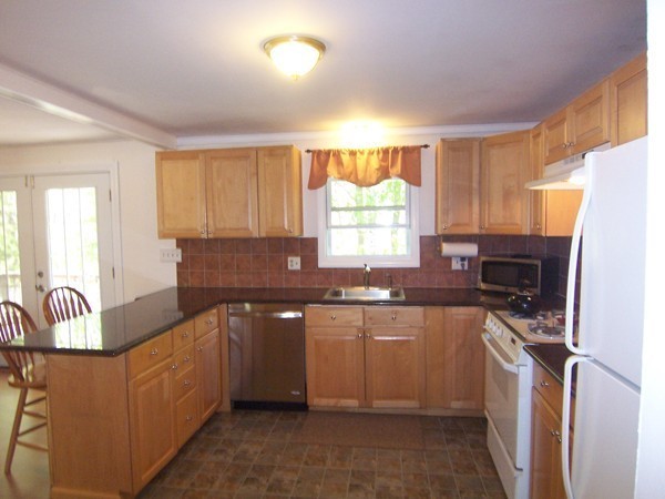 36 Lexington Road Billerica, MA 01821 - Photo 4 of 19