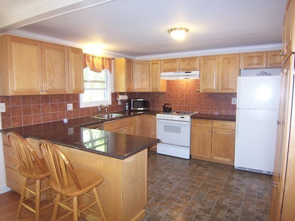 36 Lexington Road Billerica, MA 01821 - Photo 5 of 19