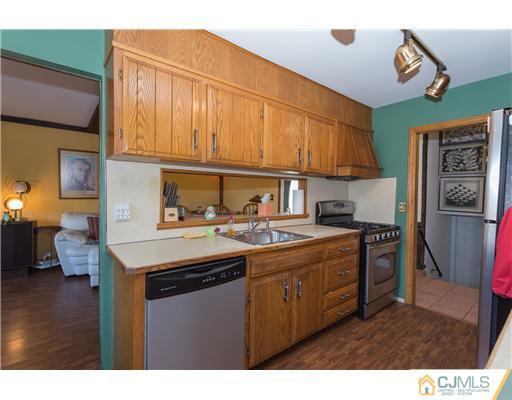 2 Heinrich Road Somerset, NJ 08873 - Photo 5 of 23 Gallery Image 5