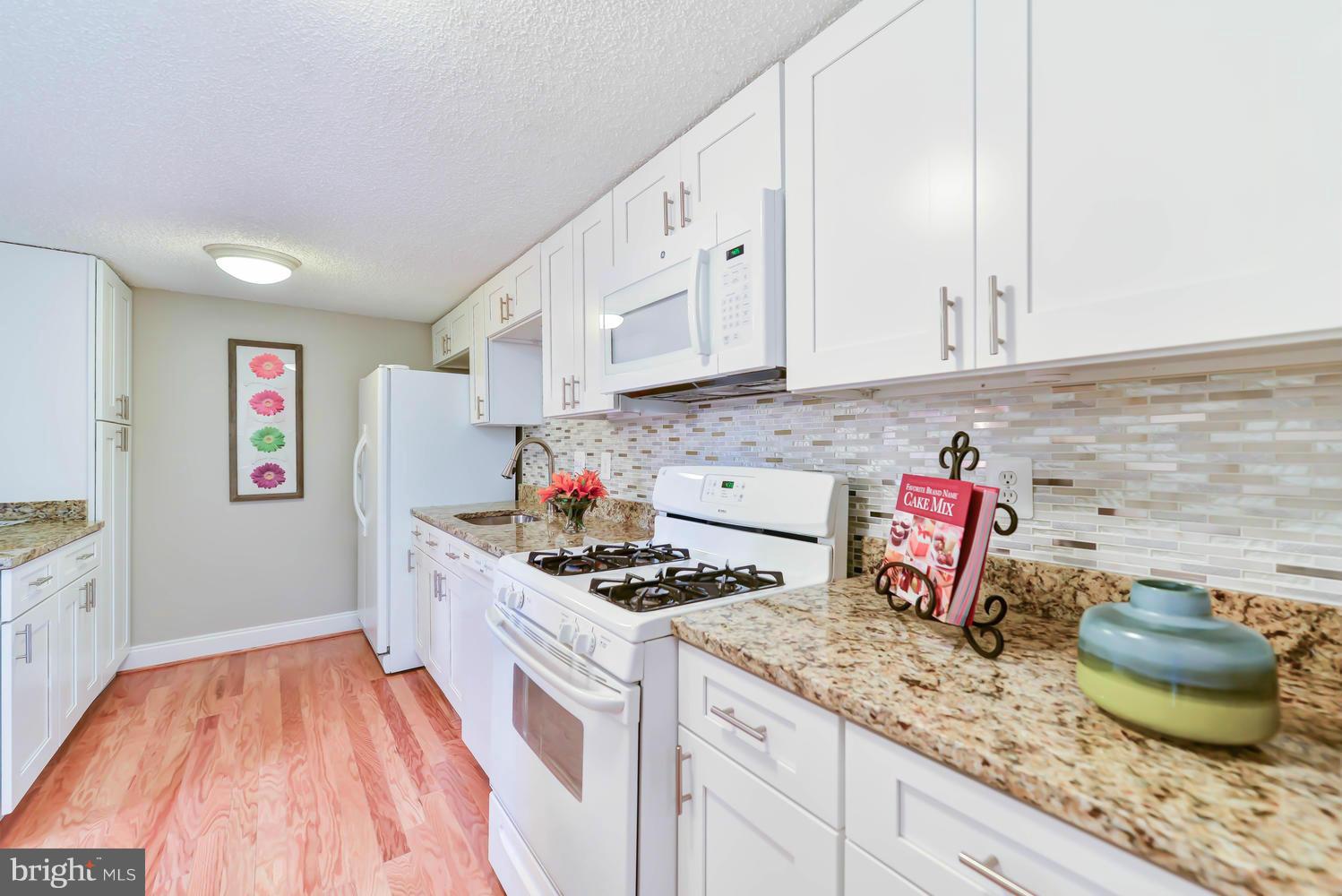 11819 Breton Court, Unit 2B Reston, VA 20191 - Photo 11 of 30 Kitchen