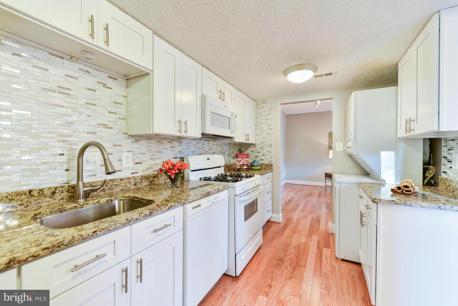11819 Breton Court, Unit 2B Reston, VA 20191 - Photo 13 of 30 Kitchen