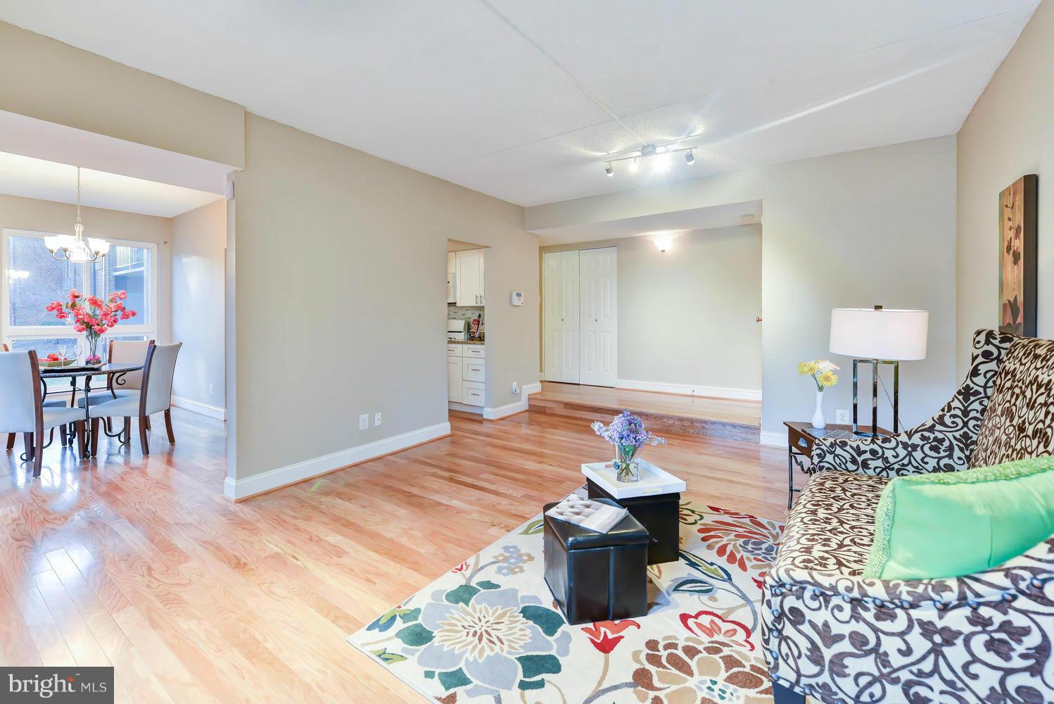 11819 Breton Court, Unit 2B Reston, VA 20191 - Photo 14 of 30 Living Room
